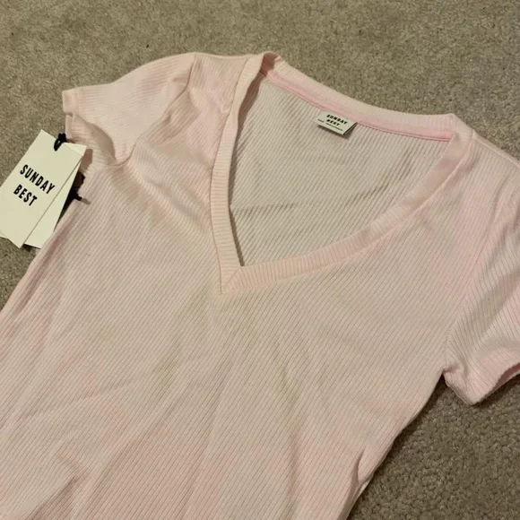 Sunday Best Rey Tee - Picture 2 of 5